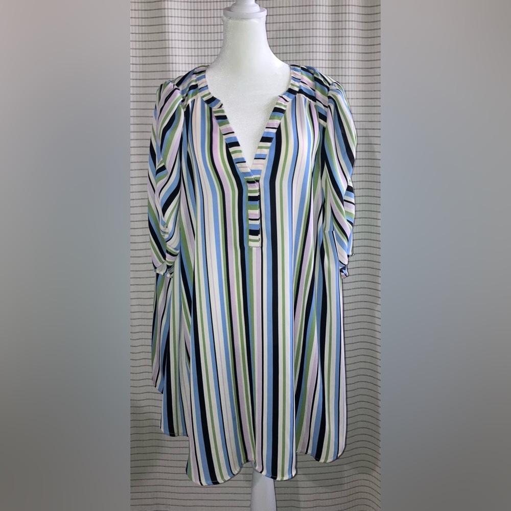 Torrid Harper Georgette Ruched Short
Sleeve Blouse size 4 - Picture 4 of 15